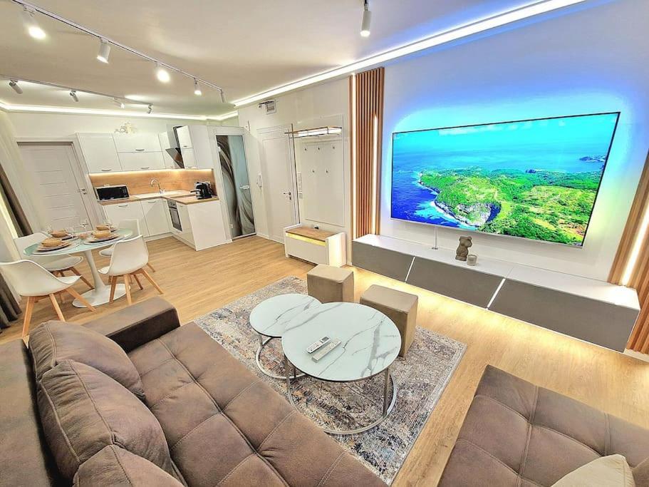 Luxury Apartment. 75 Inches Tv Varna Exterior photo