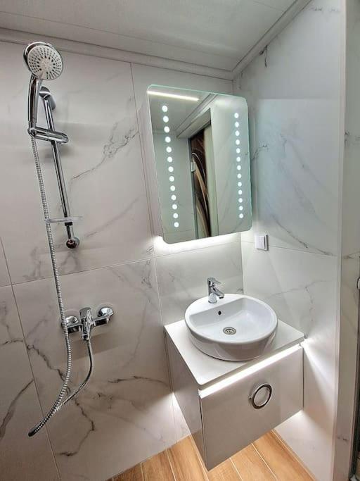 Luxury Apartment. 75 Inches Tv Varna Exterior photo