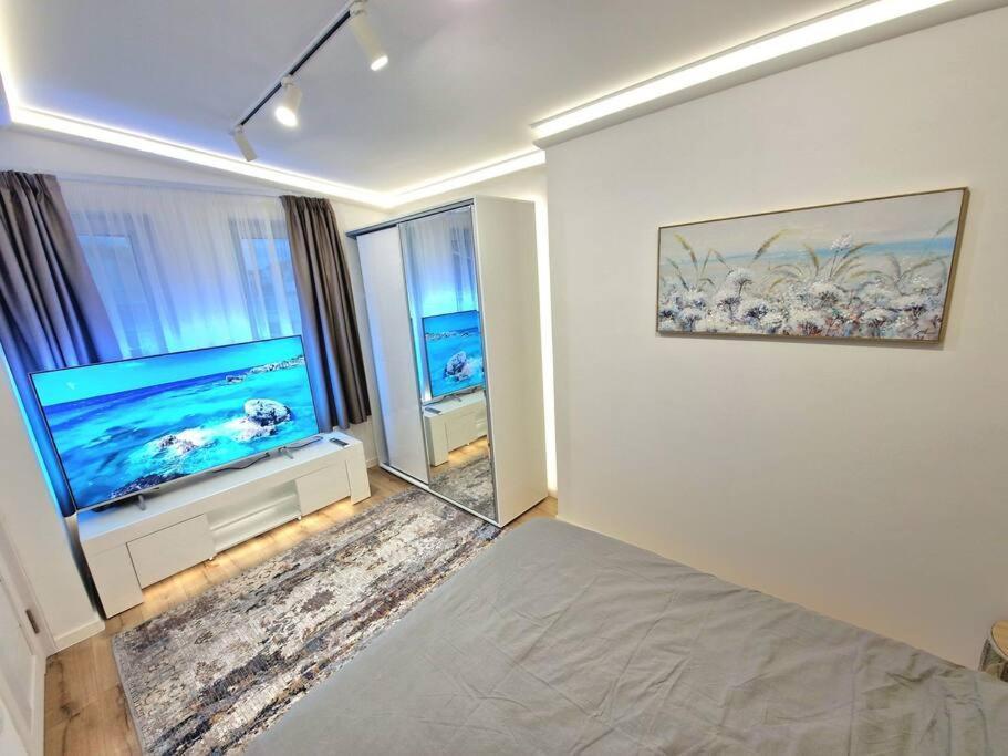 Luxury Apartment. 75 Inches Tv Varna Exterior photo