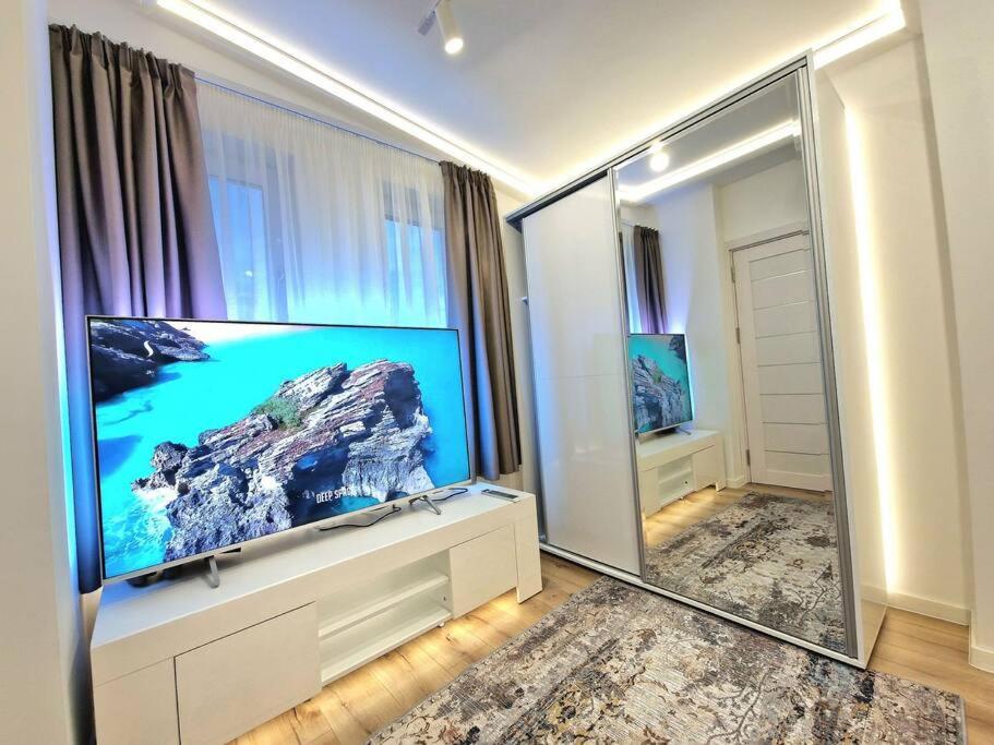 Luxury Apartment. 75 Inches Tv Varna Exterior photo